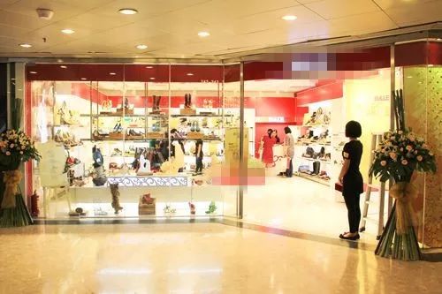 2018年，實(shí)體店就該來(lái)點(diǎn)視覺(jué)沖擊 服裝服飾零售的破局之道